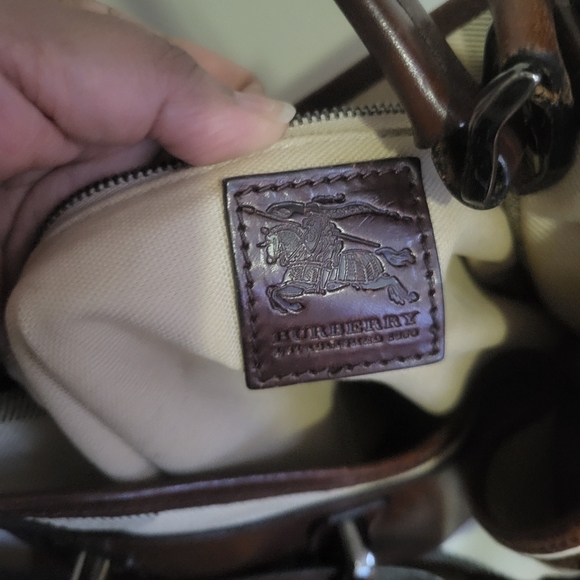 Burberry purse - Picture 16 of 17